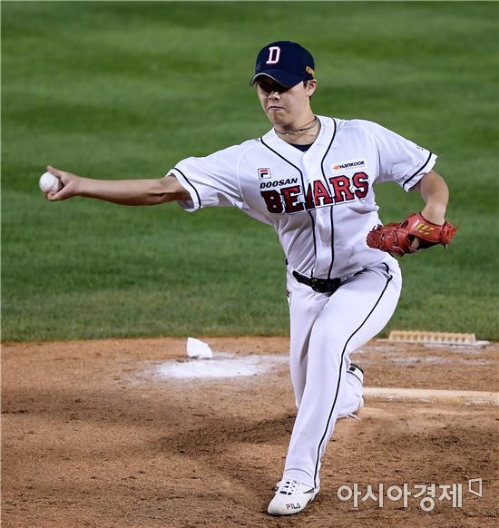 [포토]역투하는 두산 구원투수 박치국