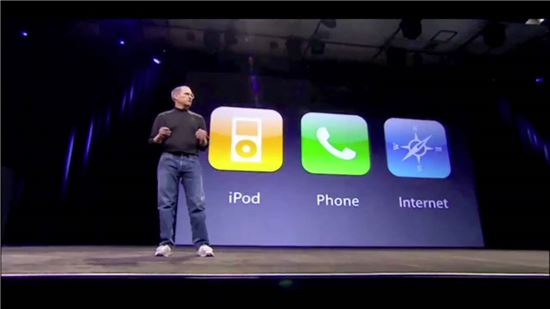 '프라다폰' 표절 논란에 애플 전 디자이너 "모든 제품을 분해해봤다"