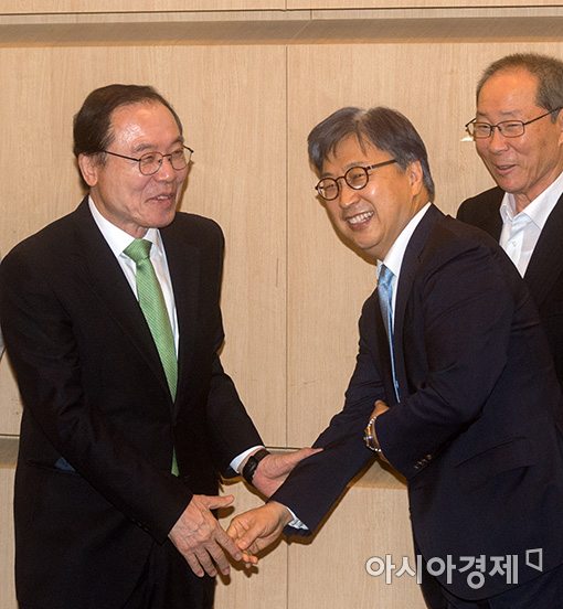 [포토]인사 나누는 안충영·이인용
