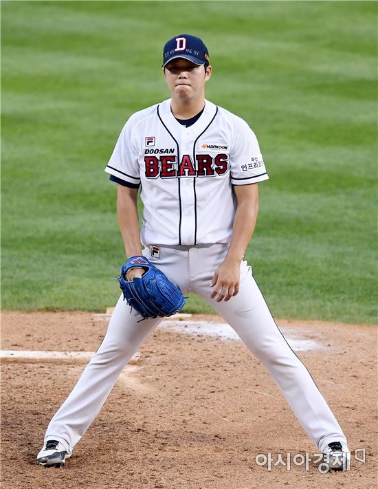 [포토]함덕주, '힘 빠지는 밀어내기 실점'