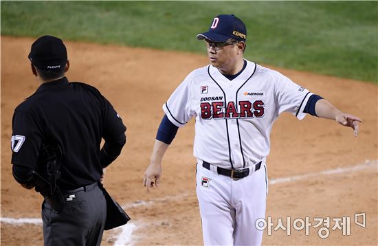 [포토]김태형 감독, '비디오판독 해줘요'