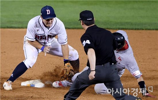 [포토]최주환, '도루는 어림없어!'