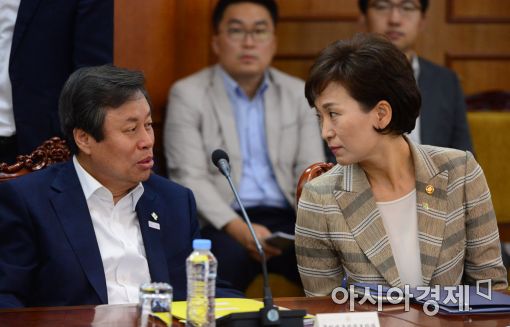 [포토]이야기 나누는 도종환·김현미