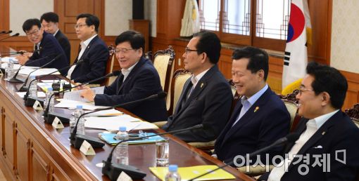 [포토]웃음꽃 핀 국무위원들