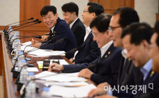 [포토]웃음꽃 핀 국무위원들