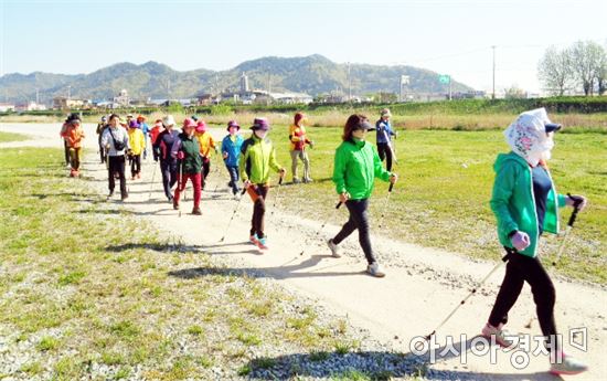 함평군, 노르딕 걷기운동으로 군민 건강 다져