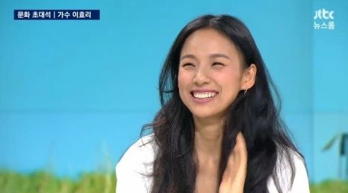 [사진출처=JTBC]가수 이효리가 JTBC '뉴스룸'에 출연했다.