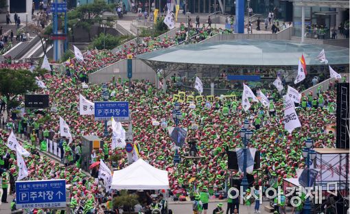 [포토]서울역 광장 메운 학교 비정규직 노동자
