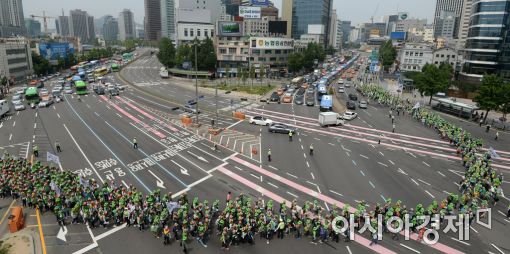 [포토]학교 비정규직노조 총파업 행진