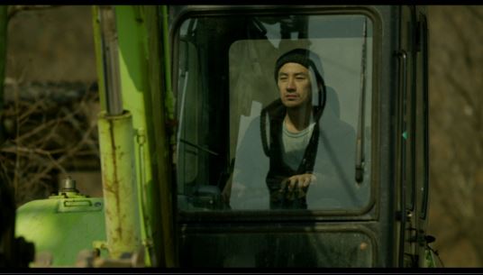 엄태웅, 영화 ‘포크레인’으로 복귀…네티즌 반응 ‘싸늘’