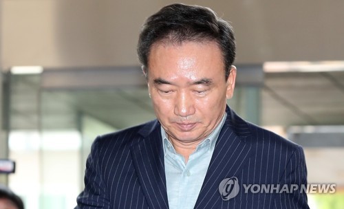 프랜차이즈 논란 한달…'회장직'만 내려놓은 '최대주주' 회장님들