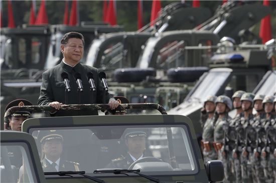 홍콩 방문 시진핑, 강력 경고 "중앙권력 도전 용인 못해"