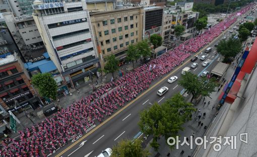 [포토]차벽·진압경찰 사라진 도심행진