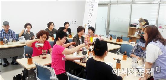 장흥군노인복지관, 다양한 프로그램 주민들 큰 인기