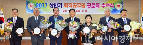 고창군, 상반기 퇴직자 훈·포장 수여식