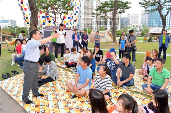 윤장현 광주시장, 시청 잔디광장 캠핑장 방문