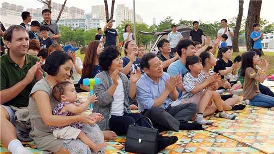 윤장현 광주시장, 시청 잔디광장 캠핑장 방문