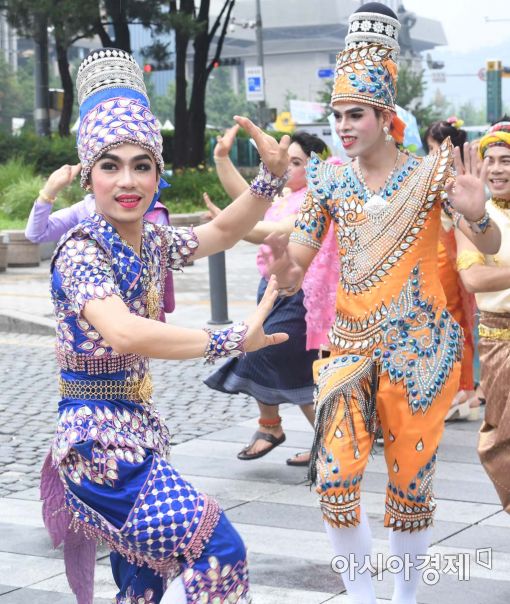 [포토]화려한 타이 전통 무용 