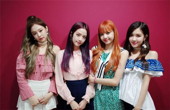 블랙핑크, 단체사진 공개…미모 끝판왕