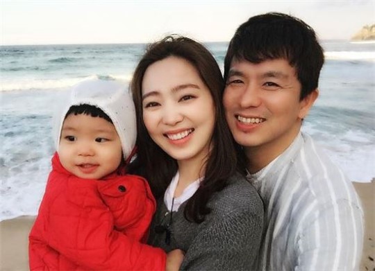 이지성-차유람, 가족사진 공개…애기 엄마 맞아? 관리비법 ‘눈길’