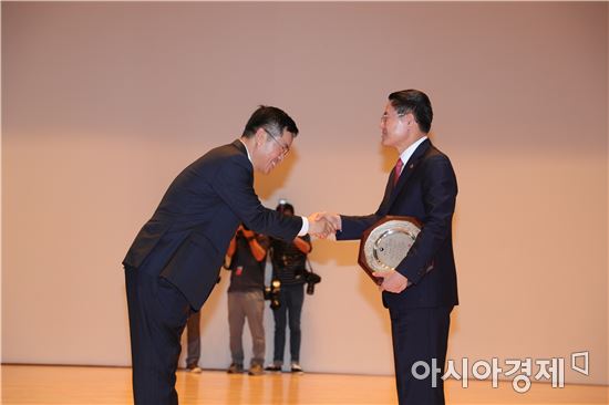 김재수 "40년 공직 마무리…하루도 긴장 늦출 수 없어"