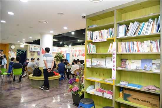 노량진 일자리카페 취준생 증명사진 찍어 주어 