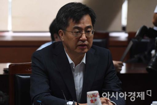 [포토]김동연, '경제현안 중 일자리 가장 큰 문제'