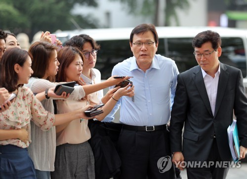 최종구 "수수료 시장 자율이 원칙…서민 부담도 같이 봐야"