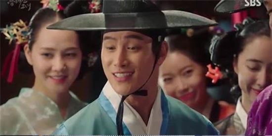 '엽기적인 그녀' 배우 이시강이 '꽃도령'역으로 인기몰이 중이다/ 사진= SBS 방송화면 캡처