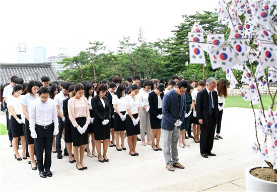 성장현 용산구청장, 신규 공무원들과 효창원 참배