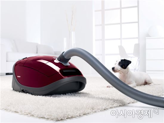 밀레, 반려동물가정 특화 진공청소기 출시…미세털 흡입·탈취