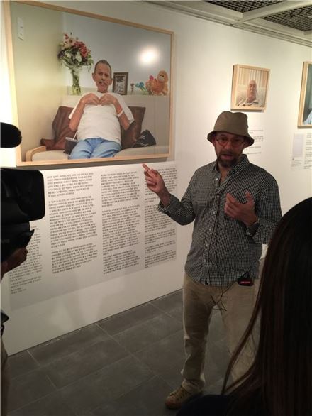 [김세영의 갤러리산책] 멕시코 갱단서 선교사로…고메즈 이야기로 풀어낸 삶과 죽음