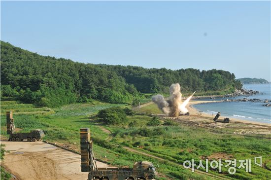 미사일 연합 무력시위… 문대통령이 먼저 제안