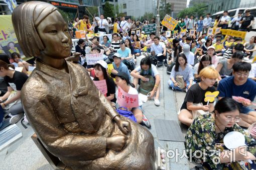 [포토]'수요일은 소녀상 곁에서'