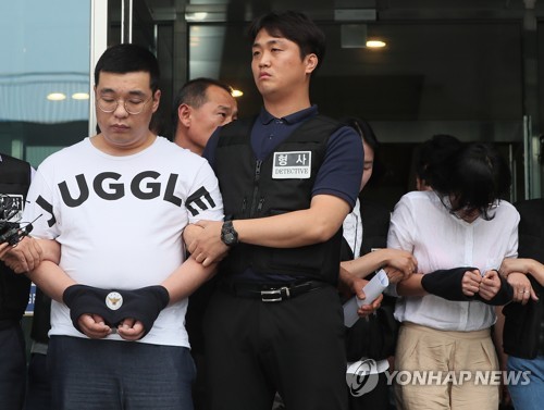 심천우 셔츠의 ‘JUGGLE’ …혹시'주글래'? 네티즌들 소오름