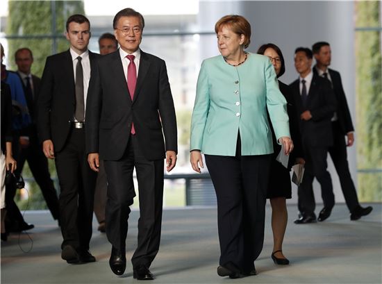 메르켈 "G20 비공개 회의서 각국 정상 北도발에 큰 우려"