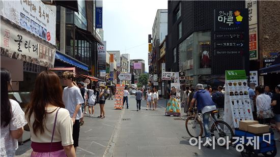 [르포:골목상권 흥망성쇠②]젊어진 인사동…한복 유행에 대여점만 10여곳  생겨