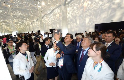 AR로 보는 에너지미래…한국관, 아스타나博 최고인기관 등극