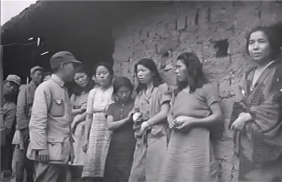 1944년 미군 사진병이 촬영한 한국인 일본군 위안부 촬영 영상. 사진 = 서울시 제공 영상 캡쳐
