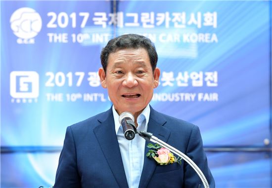 윤장현 광주시장, 2017 국제그린카전시회-수출확약식 및 MOU 체결식 참석