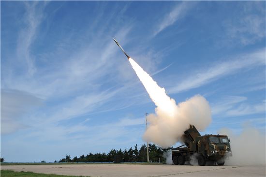 국산 다연장로켓(MLRS) '천무'
