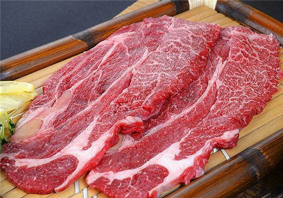 "초복 보양식도 다양하게…'2030' 한우, '4050' 사골"