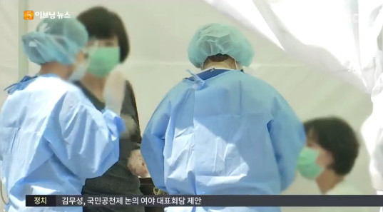 사진출처=MBC 방송화면 캡처, 간호사가 보호자와 대화를 하고 있는 모습이다