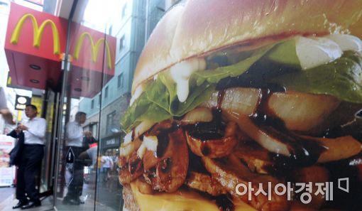 AI·'햄버거병' 이어 '광우병' 논란…肉食 수난시대 