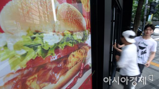 법원 "햄버거 실태조사 공개"…소비자원 vs 맥도날드, 해석 제각각(종합)  