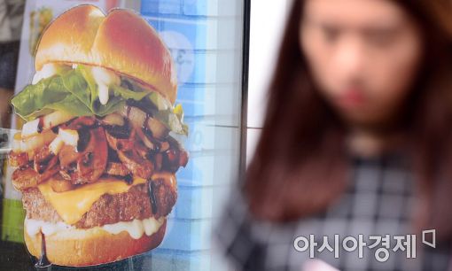 햄버거병 일파만파…식약처, 프랜차이즈 실태점검 착수   
