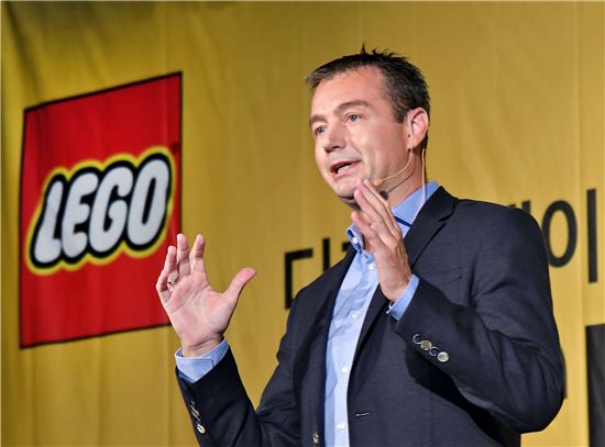 "디지털 세대 공략" 레고, SNS·코딩 장난감 내놨다(종합)