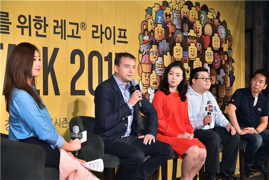 "디지털 세대 공략" 레고, SNS·코딩 장난감 내놨다(종합)