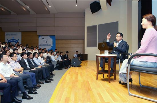 조용병 신한금융 회장, 직원 300명과 소통행사 실시