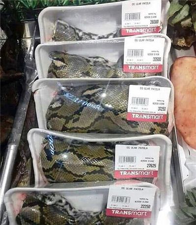 인도네시아 대형마트에서 도축돼 팔리는 뱀고기/사진=연합뉴스